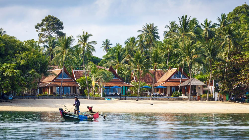 Tawantok Beach Villas - Villa 2 - The villa and local boat feature